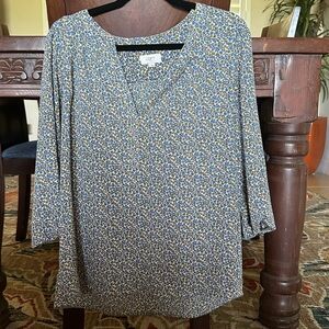Adorable print Loft top. Size Medium.